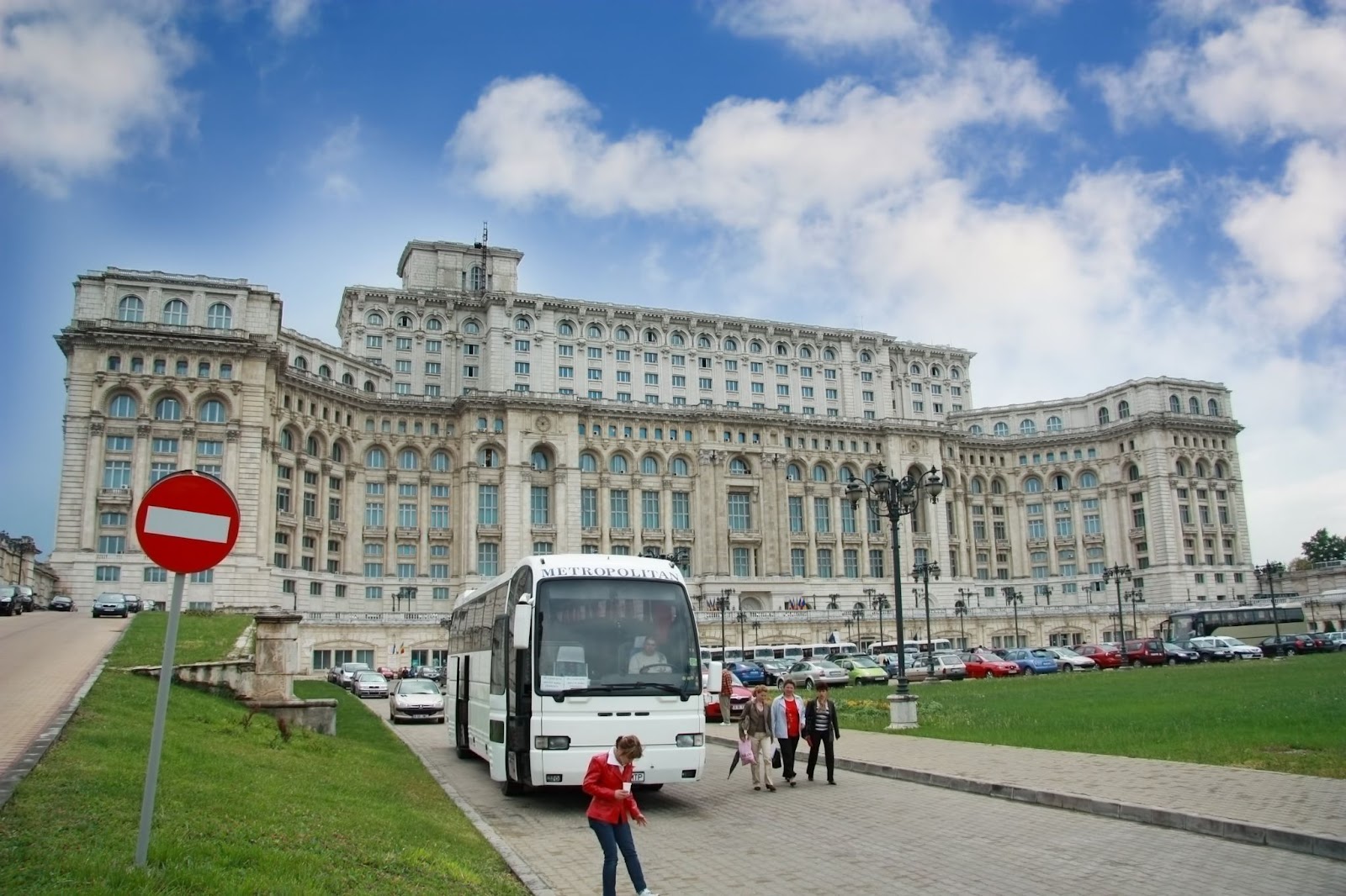 Sightseeing bus leaves from the Palace of the Parliament